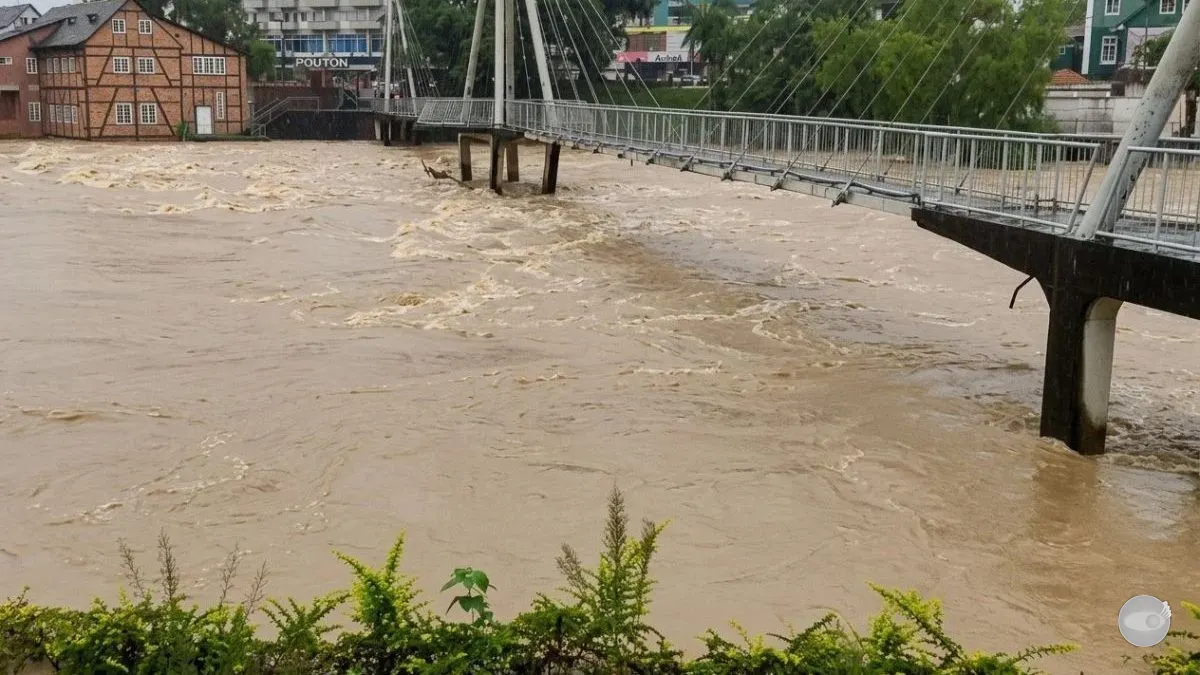 Rio Benedito ultrapassa cota de alto risco em Timbó e já atinge 4,78 metros