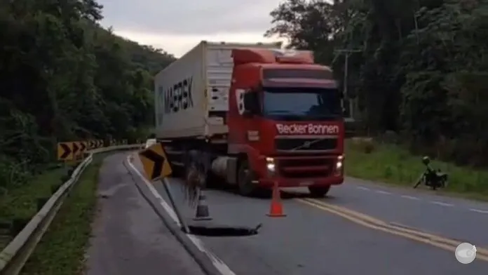 Dnit implanta sistema pare e siga na BR-470 em Apiúna por três dias