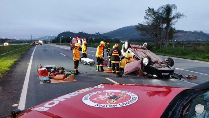 Acidente  interdita a BR-470 por uma hora em Ilhota