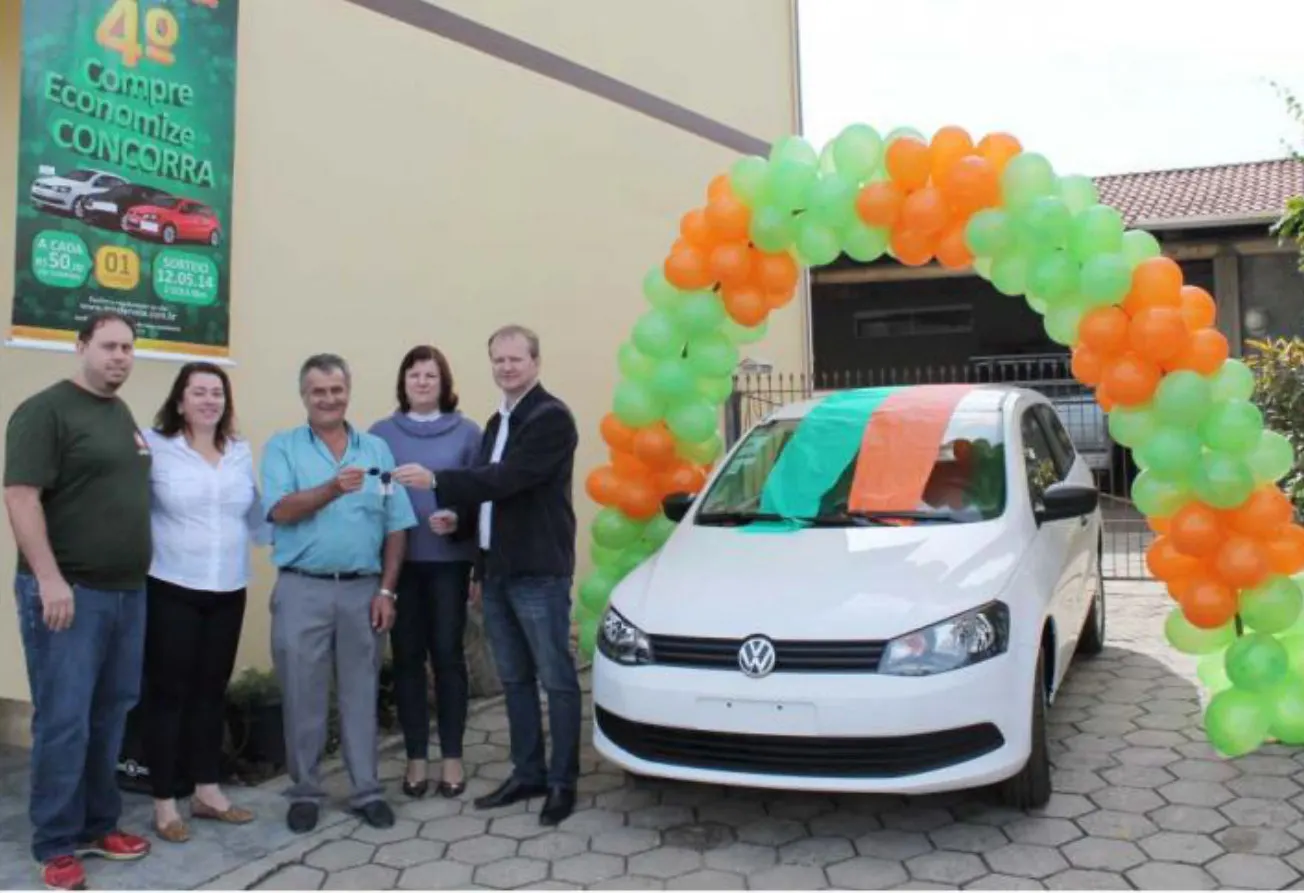 Cliente do Supermercado RX recebe carro 0 km da promoção Mastervale