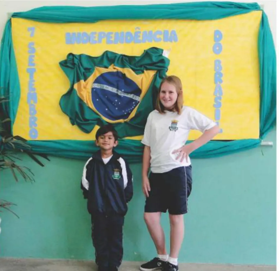 Alunos da rede municipal de ensino recebem uniforme escolar