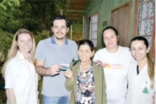 Dona Francisca, com 110 anos, recebe o primeiro Cartão Saúde de Apiúna