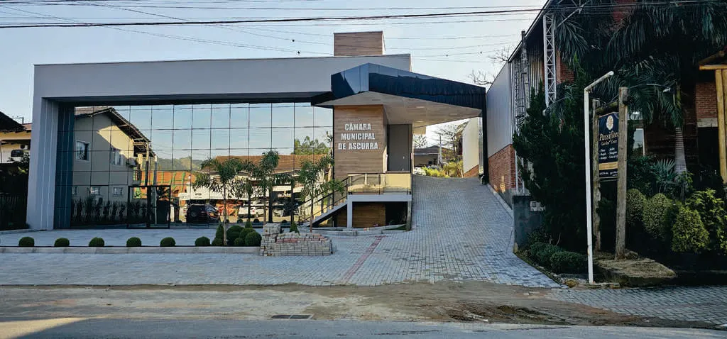 Legislativo em nova casa