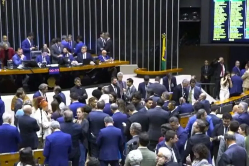 Câmara aprova projeto de isenção do Imposto de Renda para salários de até R$ 5 mil