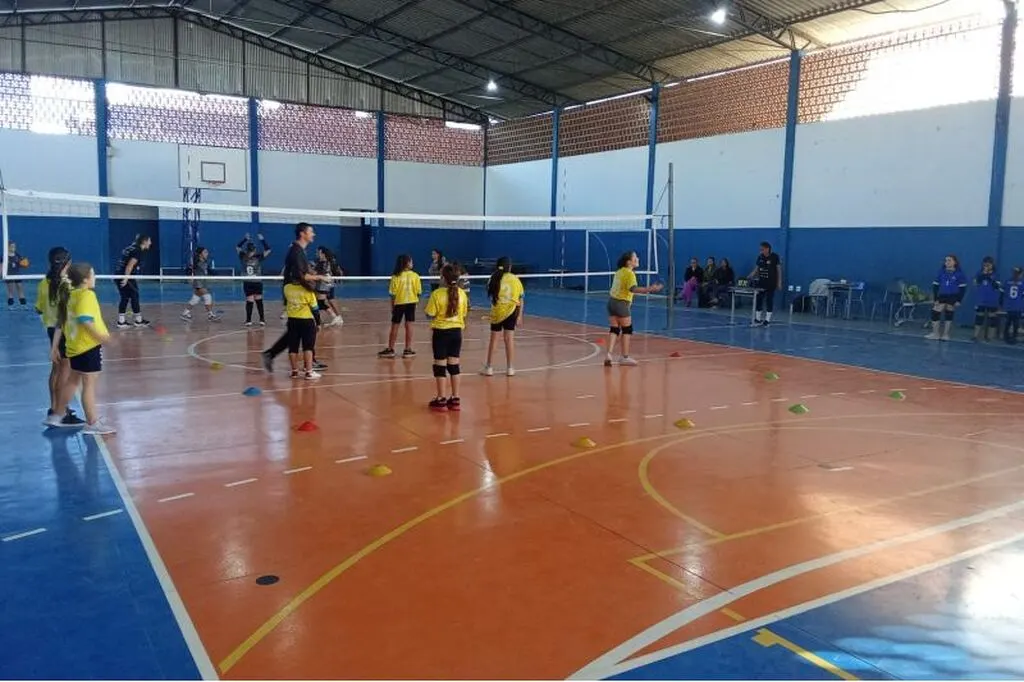 FMEL Itajaí recebe Balneário Piçarras para amistoso de vôlei com meninas de 9 a 10 anos