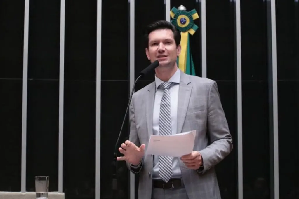 Deputado Gilson Marques apresenta projeto para derrubar decretos de Lula sobre as redes sociais
