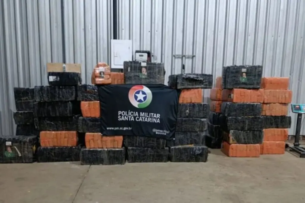 Depósito com quase 2 toneladas de maconha é descoberto em Pinhalzinho (SC)