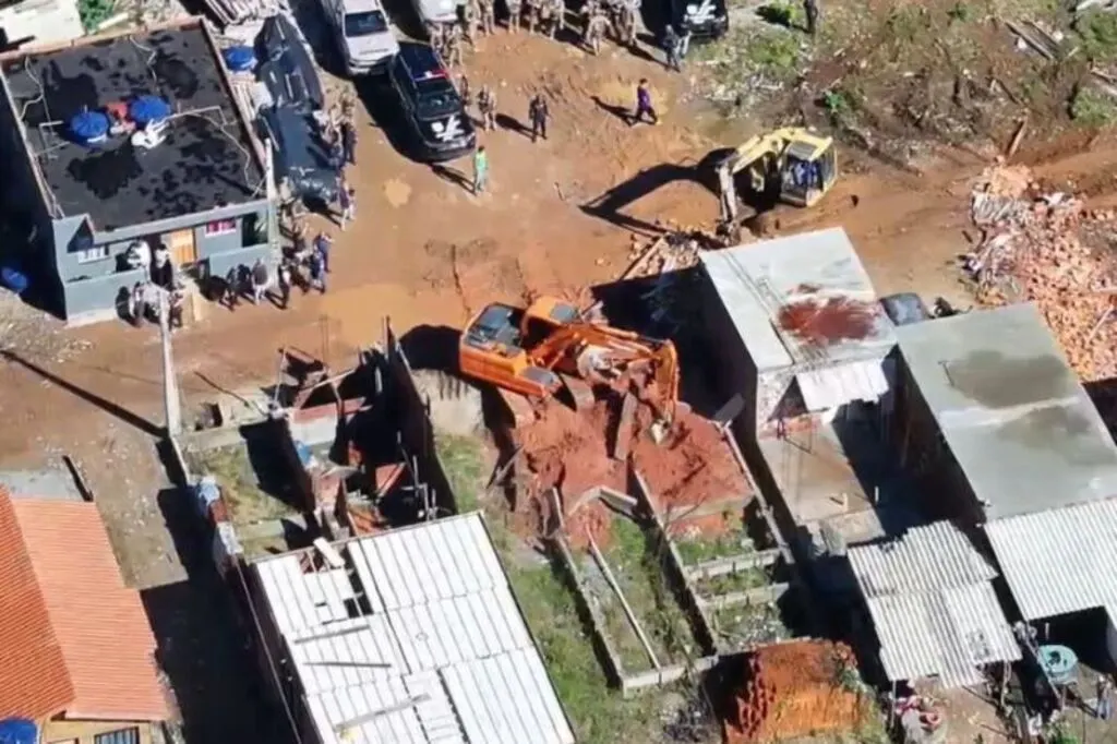 Demolição de 32 casas em Florianópolis revela golpe milionário com terrenos