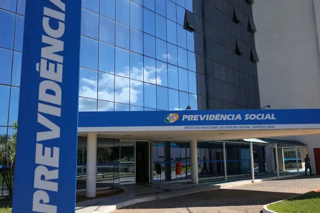 INSS paga segunda parcela do 13º a aposentados e pensionistas; R$ 39 bilhões entram em circulação