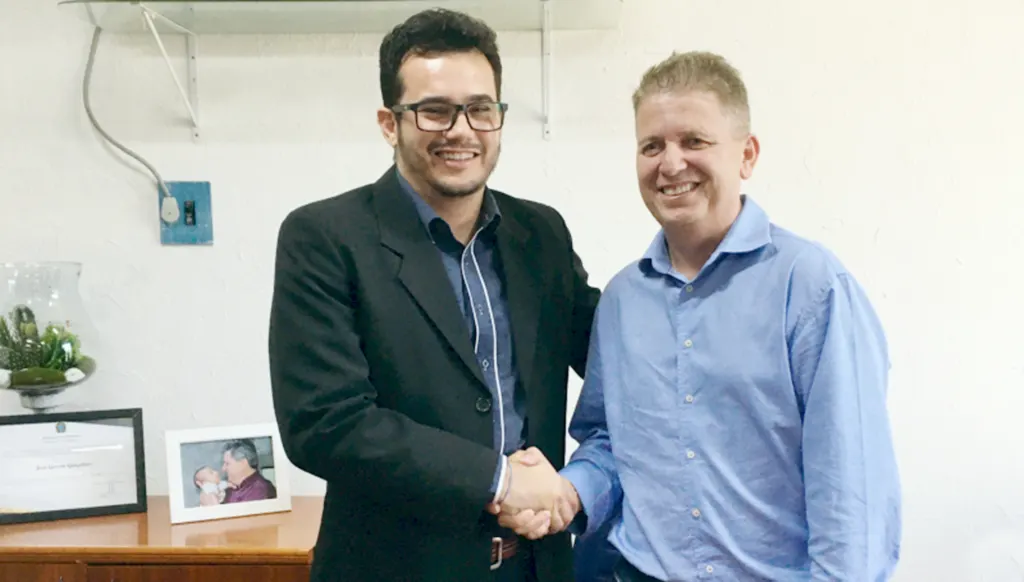 Marcelo assume Prefeitura em meio à ameaça de greve dos professores