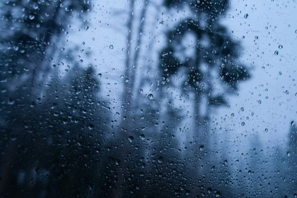 Defesa Civil emite alerta para chuva persistente em regiões de Santa Catarina