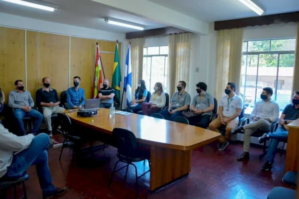 Ascurra apresenta Sala do Empreendedor para entidades parceiras