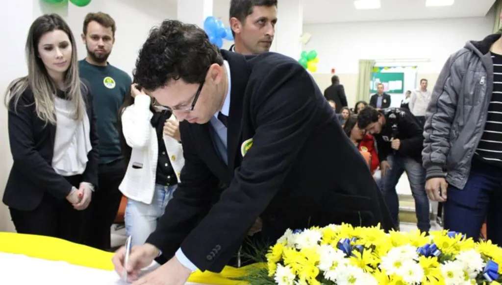 PSL de Bolsonaro empossa mais oito executivas em SC
