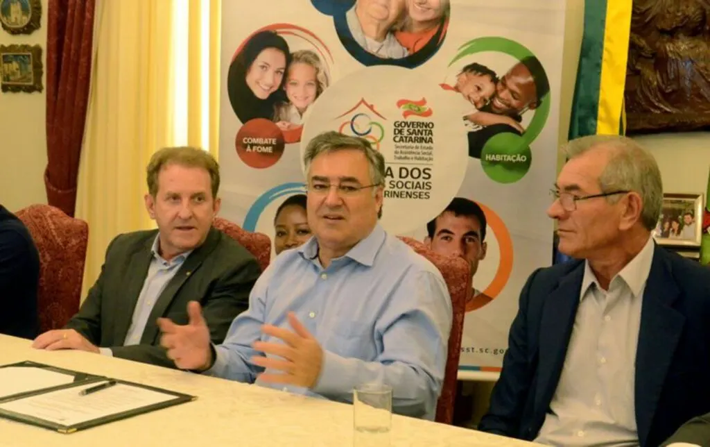 Programa de Regularização Fundiária vai escriturar mais de 330 mil propriedades da área urbana em SC