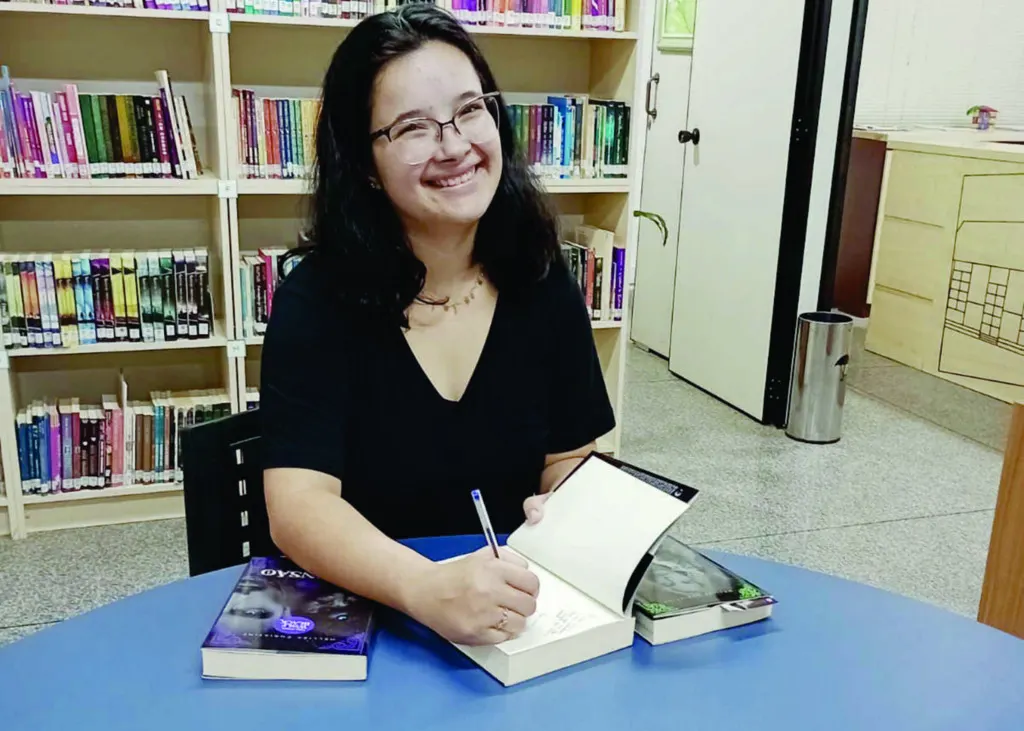 Larissa a escritora de 18 mil livros