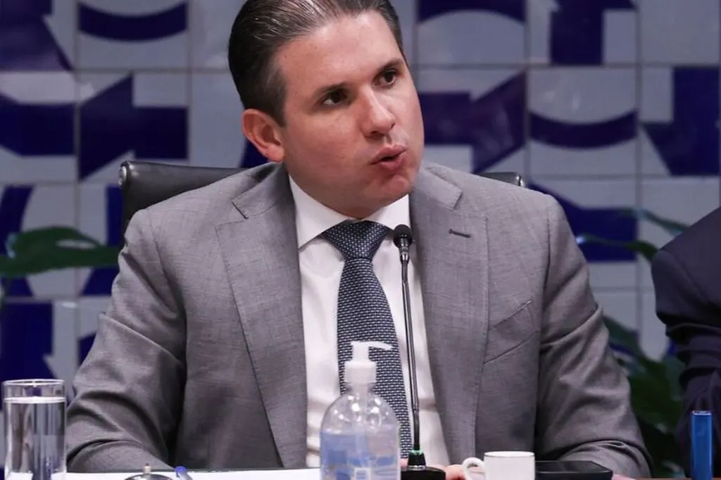 Hugo Motta convoca reunião de líderes para discutir fim da escala 6x1 na Câmara