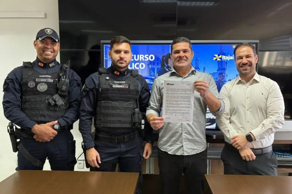 Itajaí abre três concursos com 42 vagas e cadastro reserva; inscrições de 12/6 a 13/7