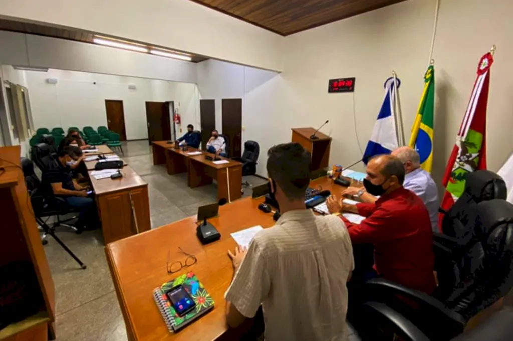 Prefeito Arão se reúne com os Vereadores