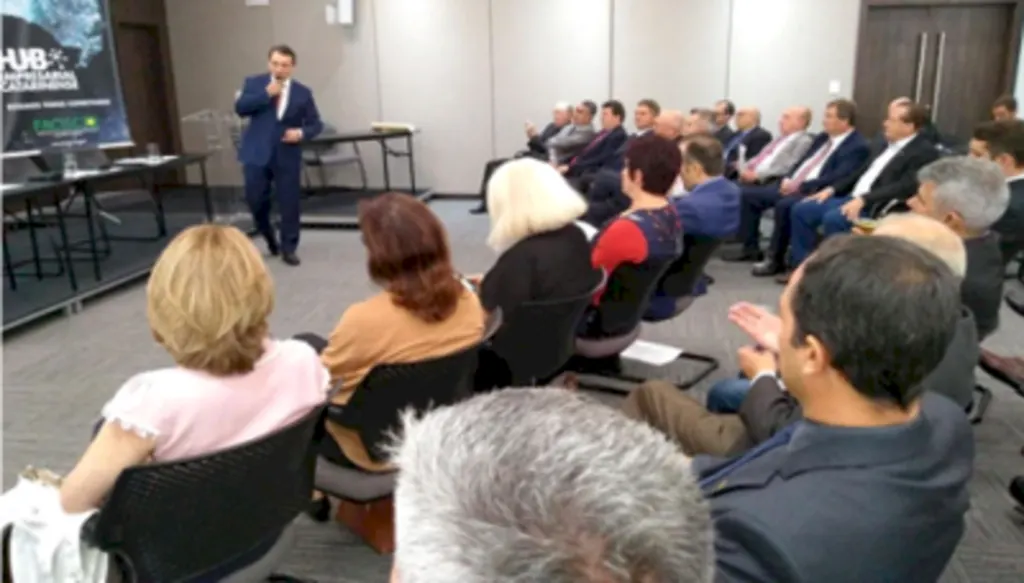 Moisés pede apoio de empresários à reforma tributária