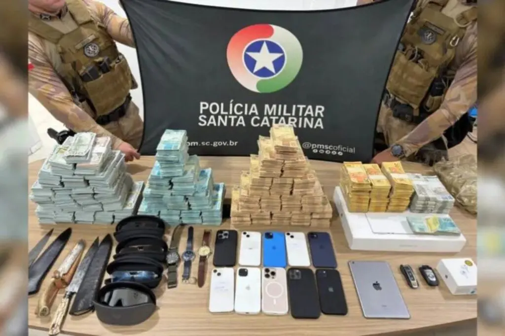 Policiais de Santa Catarina presos por extorquir R$ 500 mil de foragido