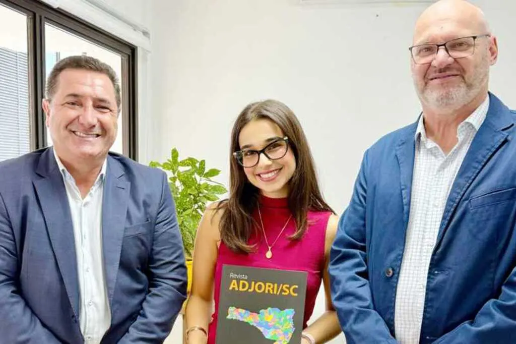 Adjori/SC é recebida pela Secretária de Comunicação da Prefeitura de Florianópolis