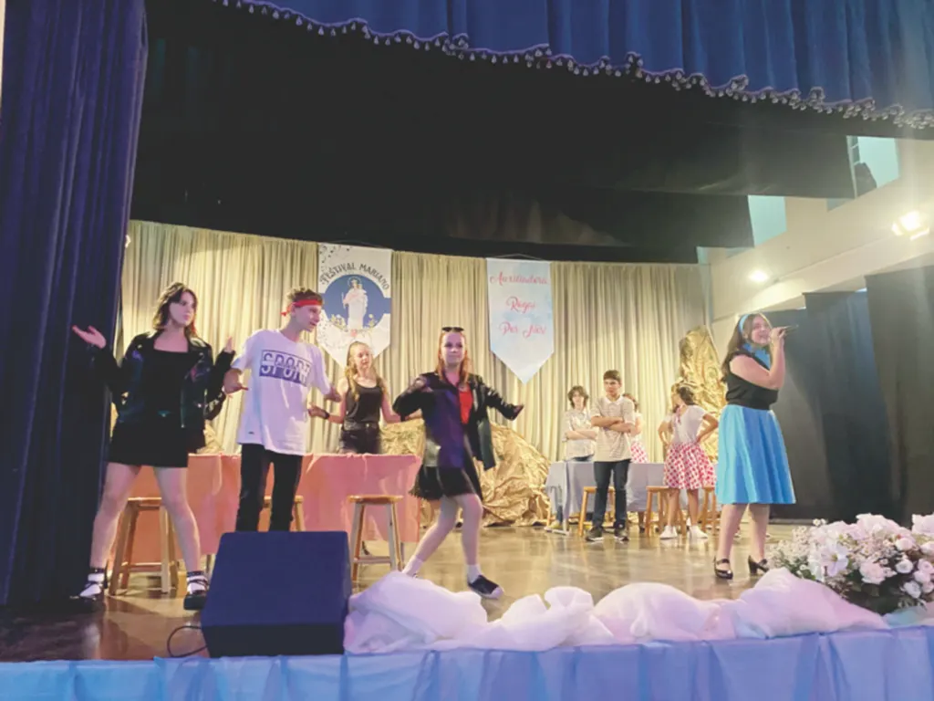 Alunos esbanjam criatividade no Festival Mariano da Canção do Colégio São Paulo