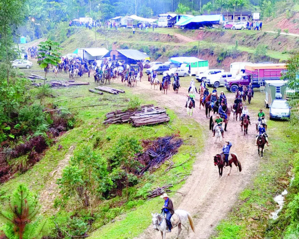 6ª Cavalgada do Rancho Stedile supera desafios climáticos e atrai grande público