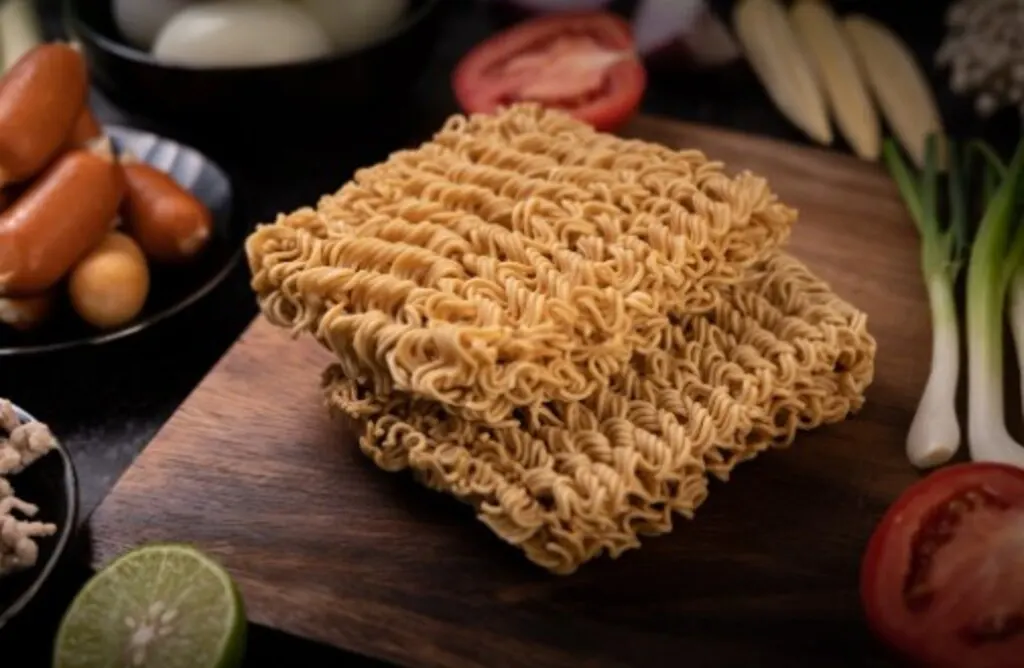Adolescente de 13 anos morre após comer macarrão instantâneo