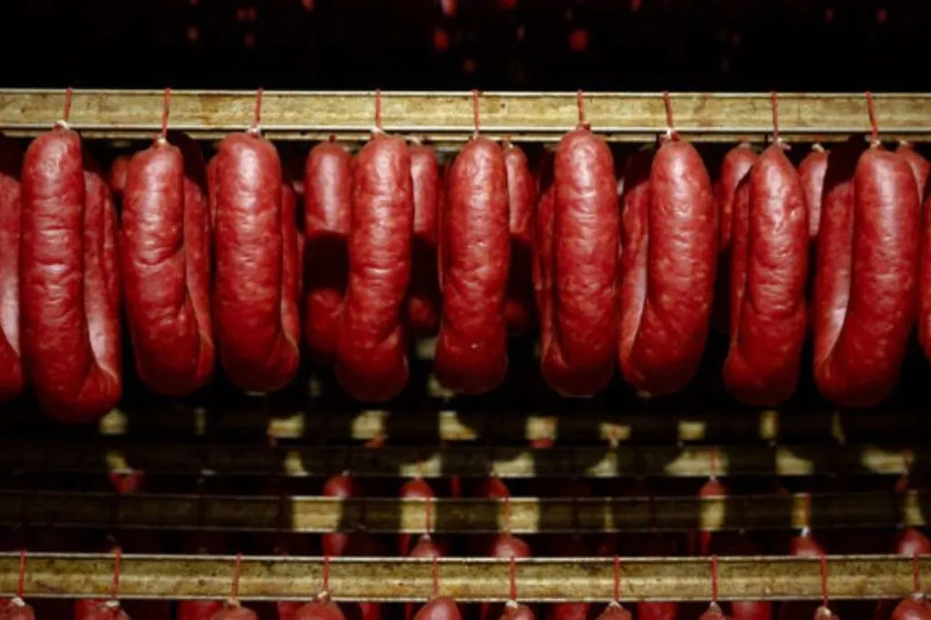 Governo de SC revoga norma que alterava receita da Linguiça Blumenau após reação de produtores
