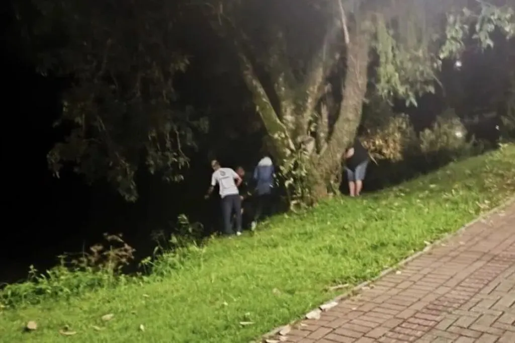 Homem cai no rio após evento em Timbó e é resgatado