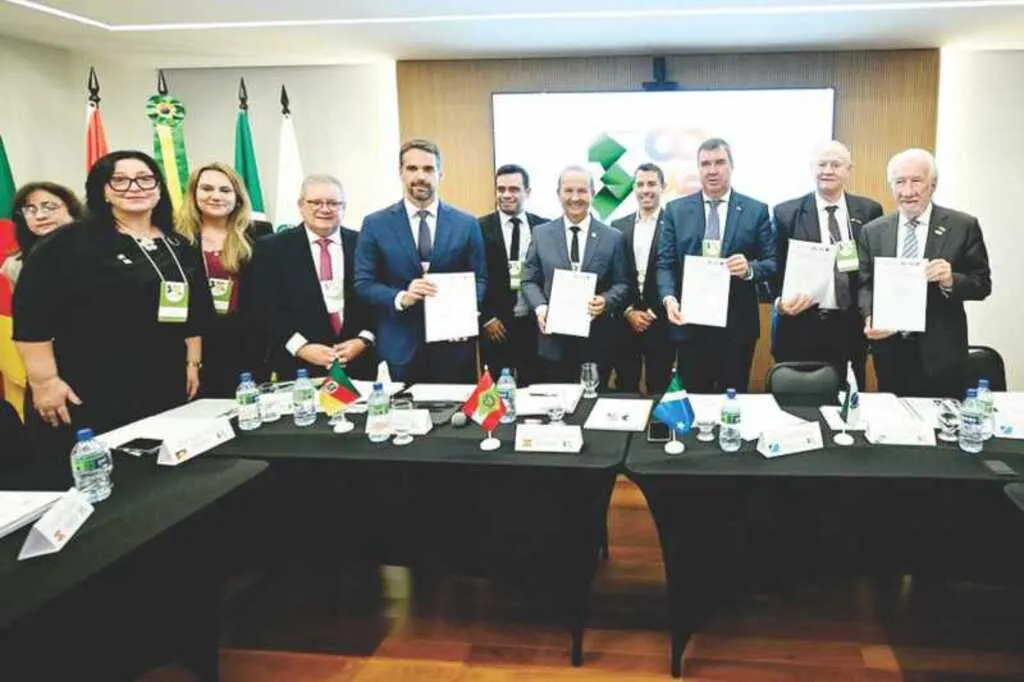 Governadores assinam projeto com Banco Mundial para reforçar Defesa Civil