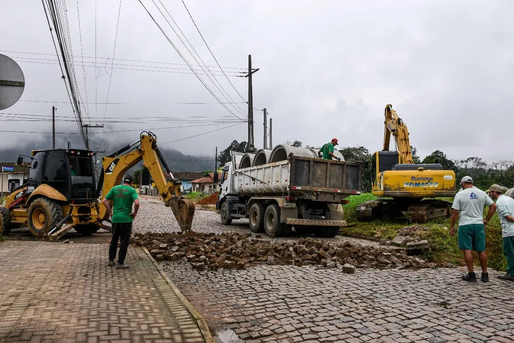 ATENÇÃO! Trânsito interrompido no acesso entre Ascurra e Rodeio pelas ruas Santa Catarina e Nova Brasília.