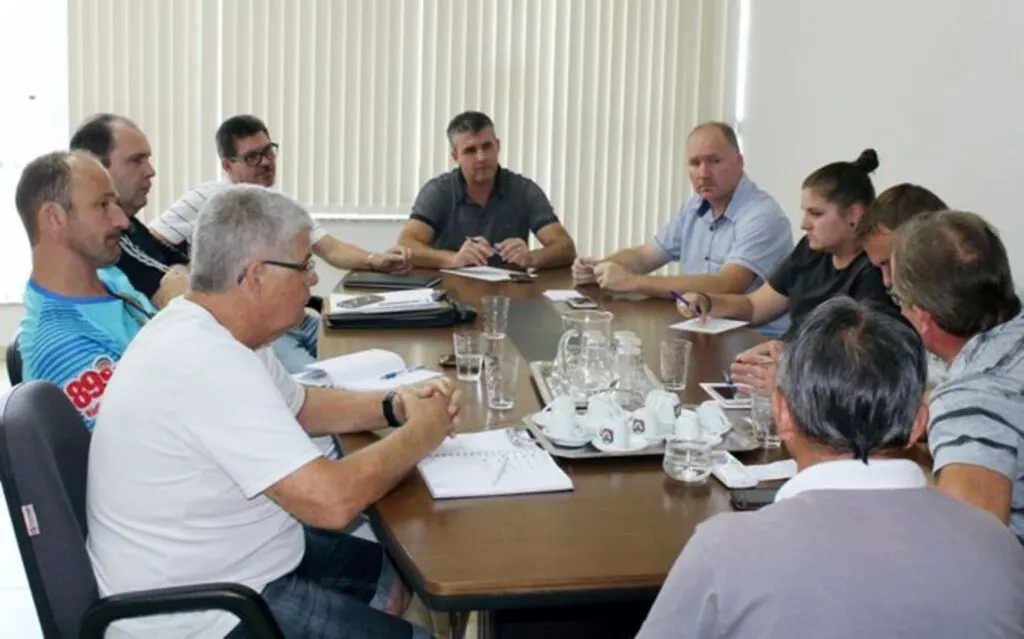 Jamir reúne Comitê para discutir eventos esportivos na ADR de Ibirama