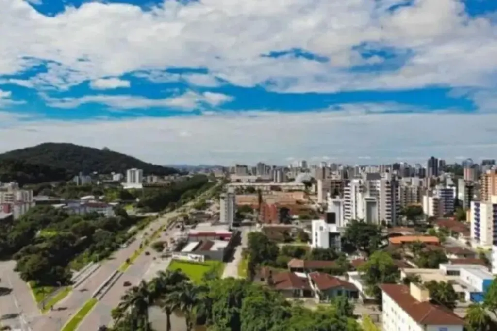 O que abre e fecha em Joinville no feriadão de Natal e Ano Novo 2025-2026
