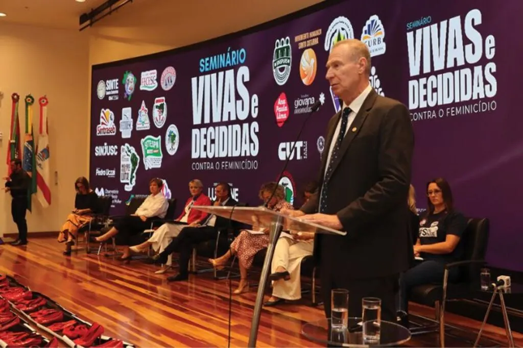 TCE/SC assina Acordo Interpoderes para o enfrentamento ao feminicídio em Santa Catarina