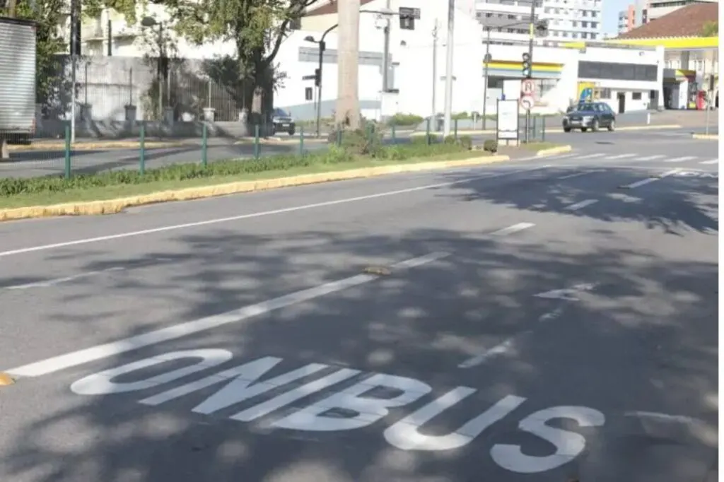 Multas por invasão de corredor de ônibus disparam em Joinville e viram 5ª infração mais comum