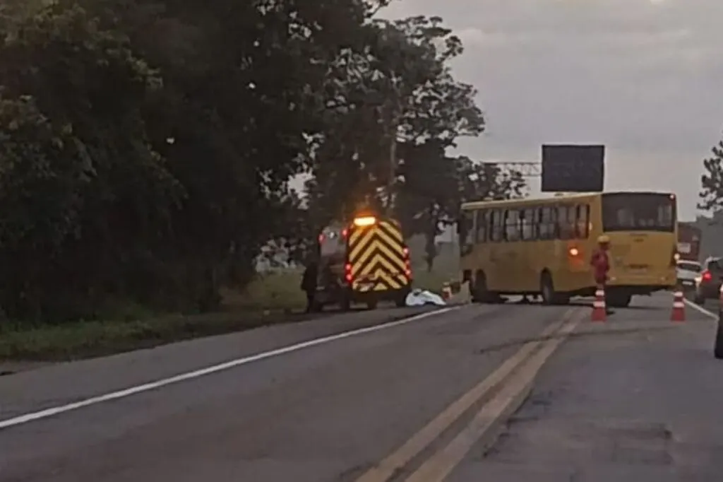 Colisão entre ônibus e moto termina em morte na BR-280, em SC