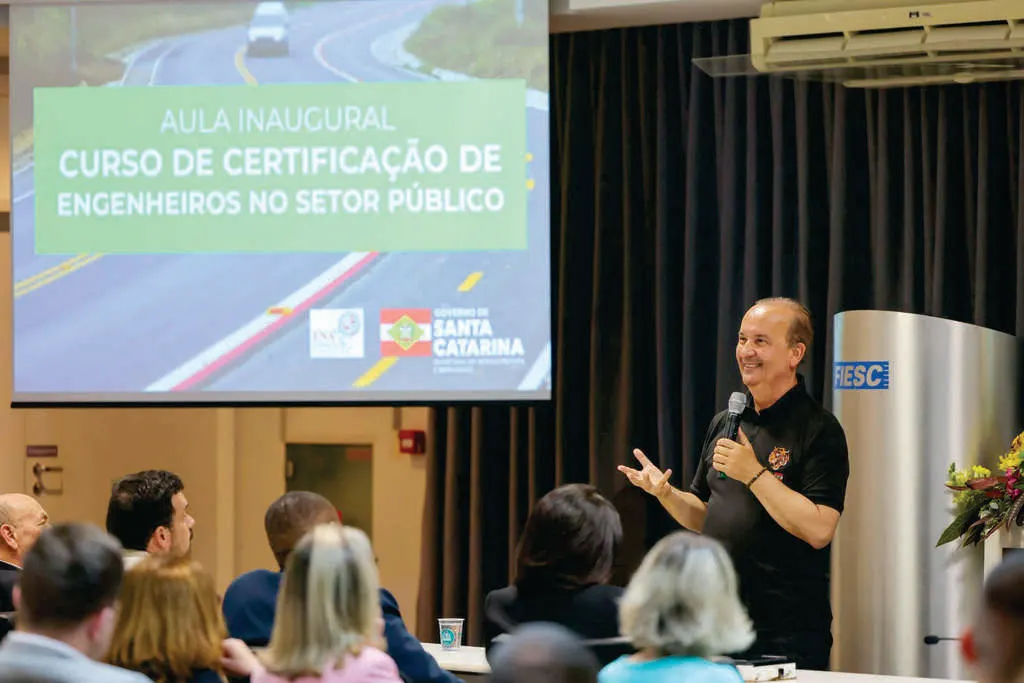 Estado abre capacitação de engenheiros para maior eficiência na condução de obras públicas