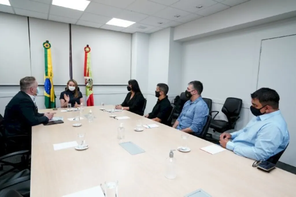 Governadora recebe demandas dos escrivães e agentes da Polícia Civil