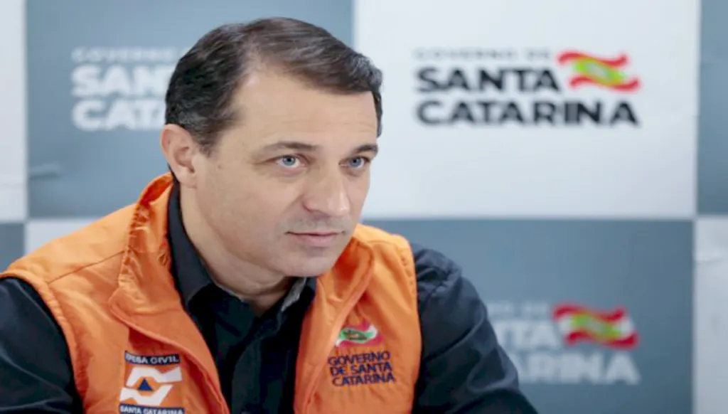 Governador prorroga restrição de convívio social por mais sete dias