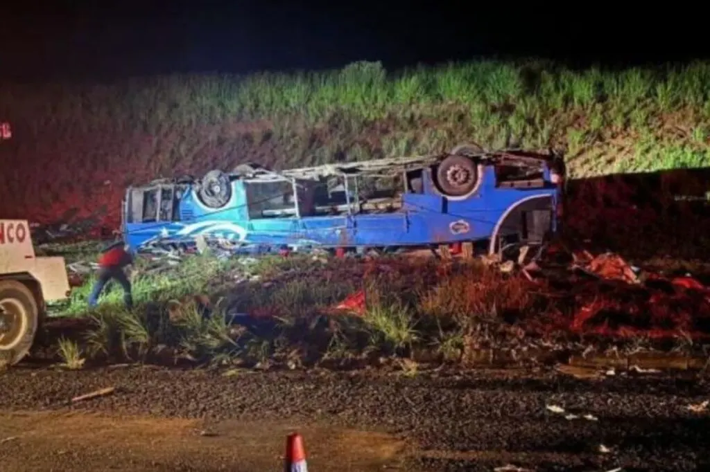 Seis trabalhadores morrem em trágico acidente de ônibus na BR-153 no interior paulista