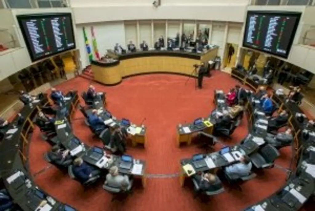 Fim da janela partidária altera composição de bancadas da Assembleia de Santa Catarina