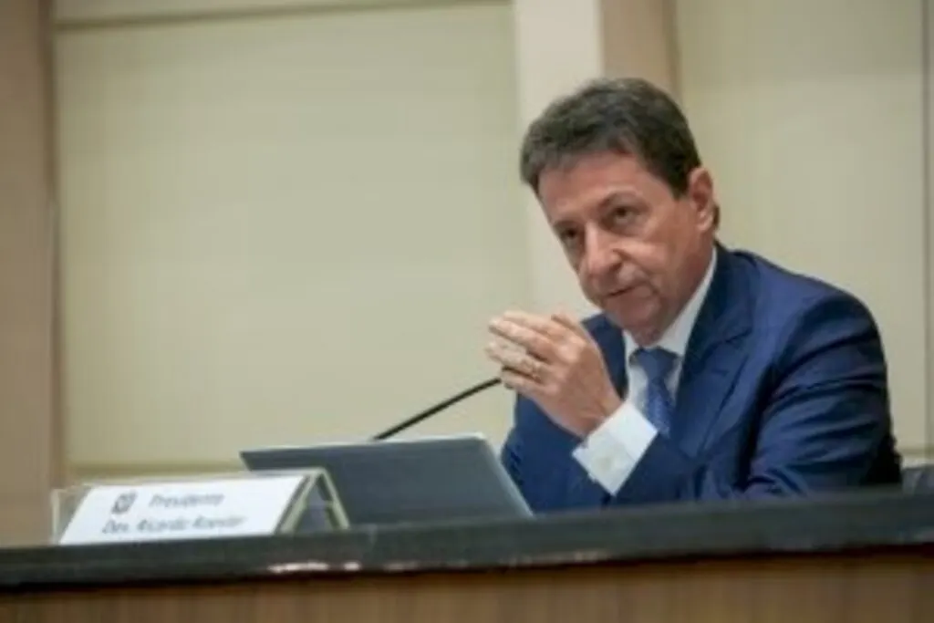 Roesler dá novo prazo ao Tribunal do Impeachment