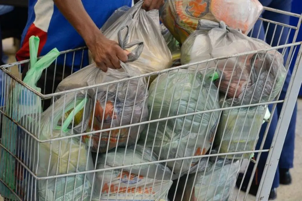 Cesta básica cai em todas as capitais do país no 2º semestre de 2025
