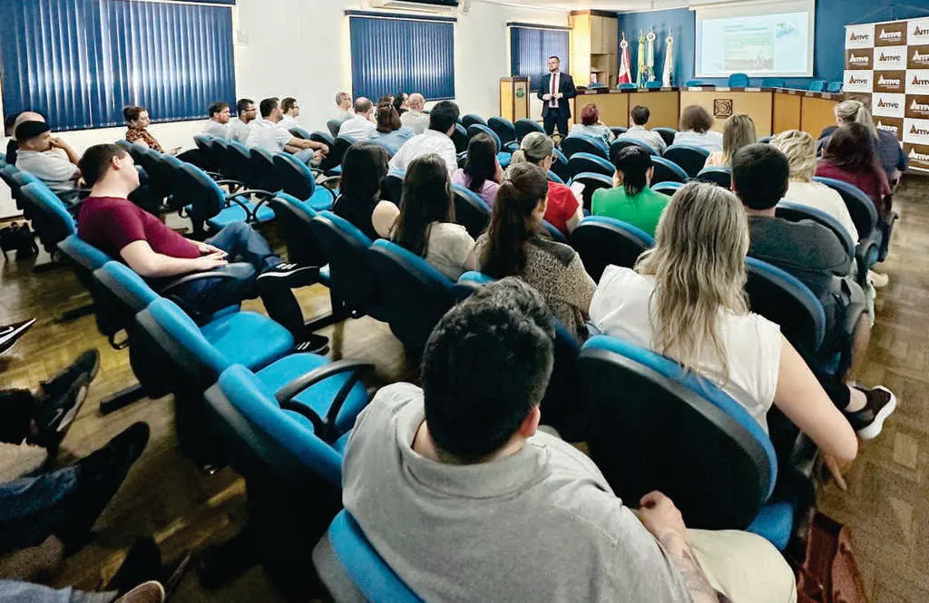 Apiúna sedia capacitação sobre Gestão e Fiscalização de Contratos Administrativos