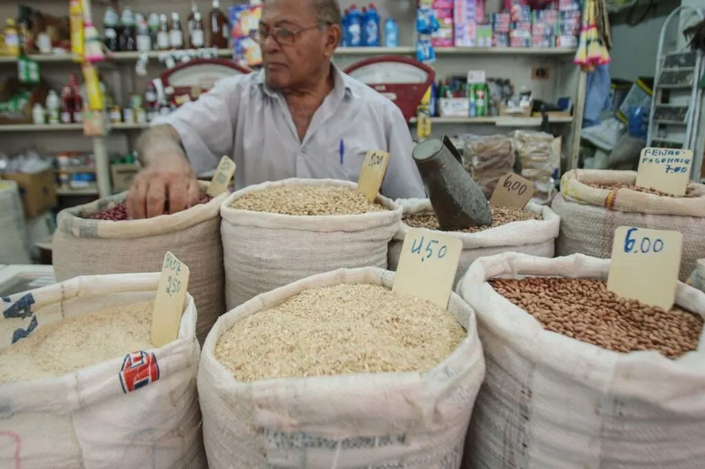 Mercado eleva previsão da inflação para 4,89% este ano