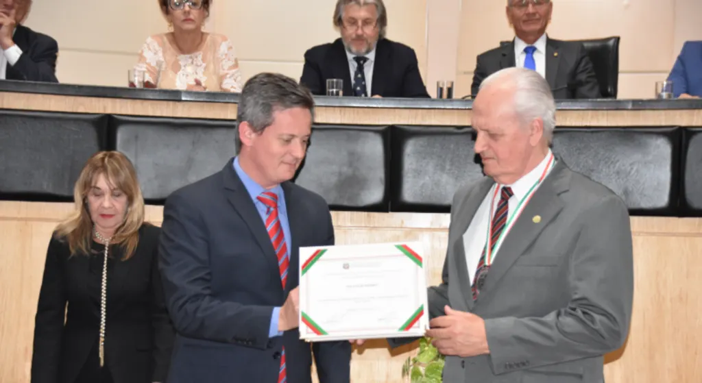 Nicanor Morro recebe a Comenda do Legislativo Catarinense