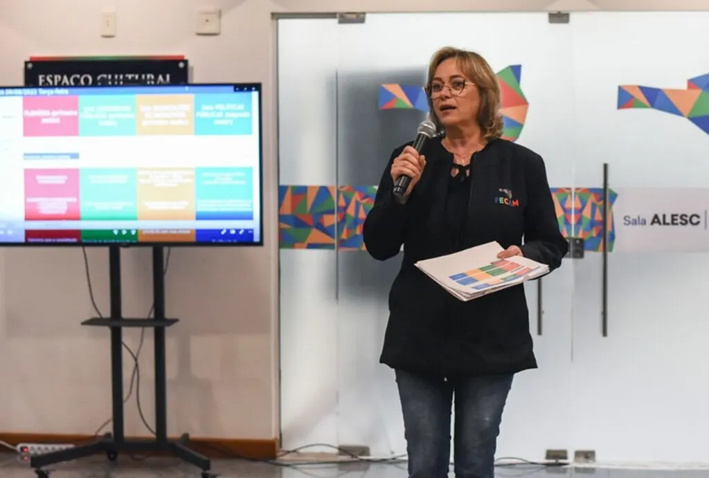 Diretora da Fecam fala sobre presença da mulher na política