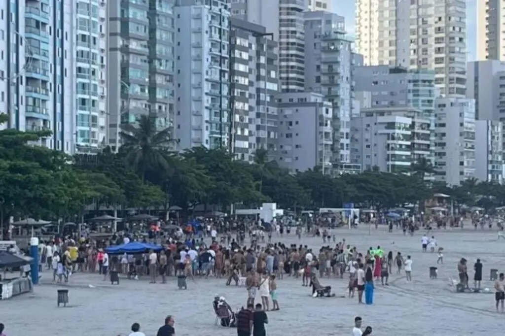 Confusão na Praia Central de Balneário Camboriú deixa três esfaqueados e um preso