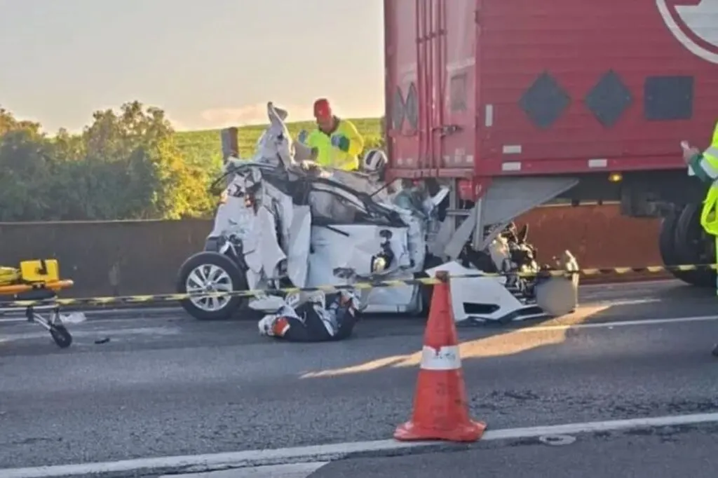 Tragédia na BR-376: colisão entre carro e caminhão deixa três mortos e feridos graves no Paraná